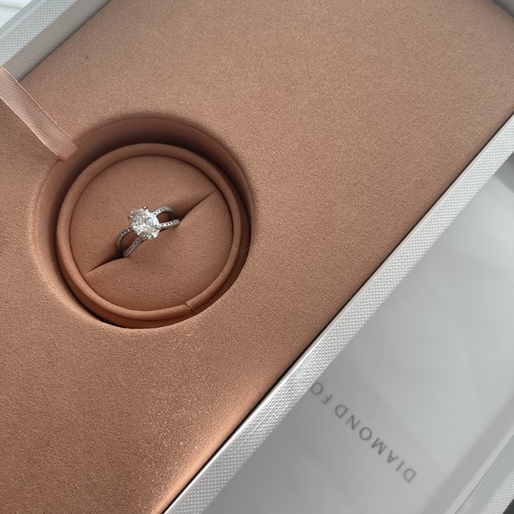 Vrai 2.14 Platinum Engagement Ring size 7 - Picture 4 of 13